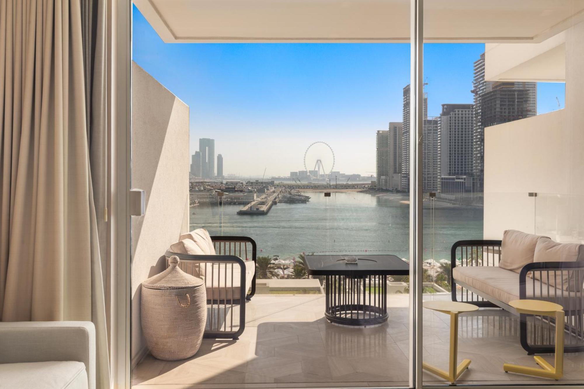 Sea View 2bdr Apartment, Pool And Access Dubai